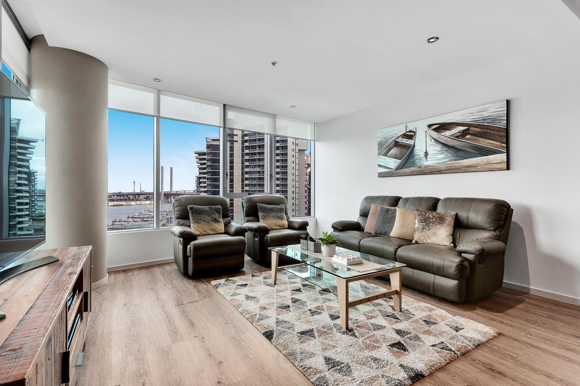 NewQuay Two-Bedroom Two-Bathroom Apartment Marina View
