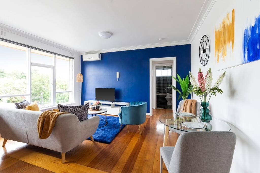 One-Bedroom Apartment,1353839885:JPEG