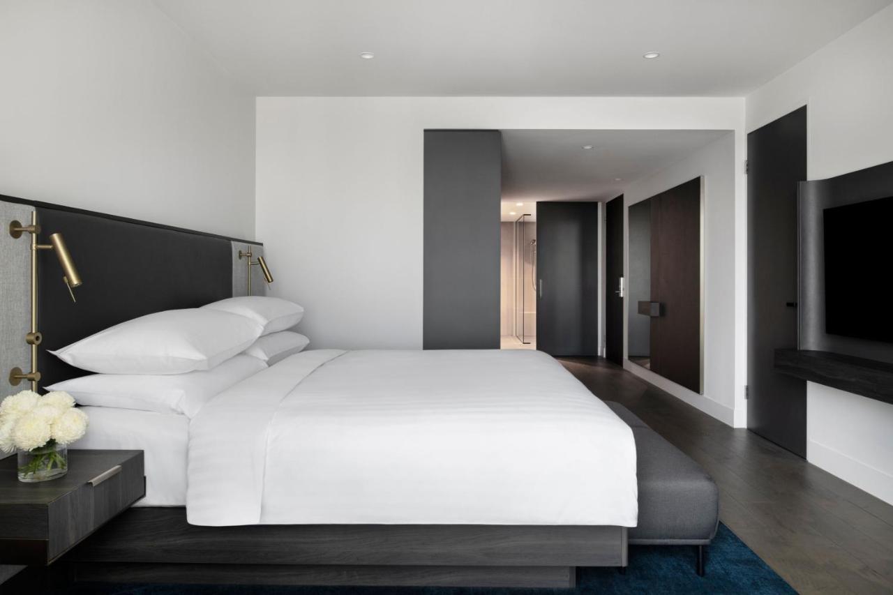M Club Room lounge access Guest room 1 King,1205314327:JPEG