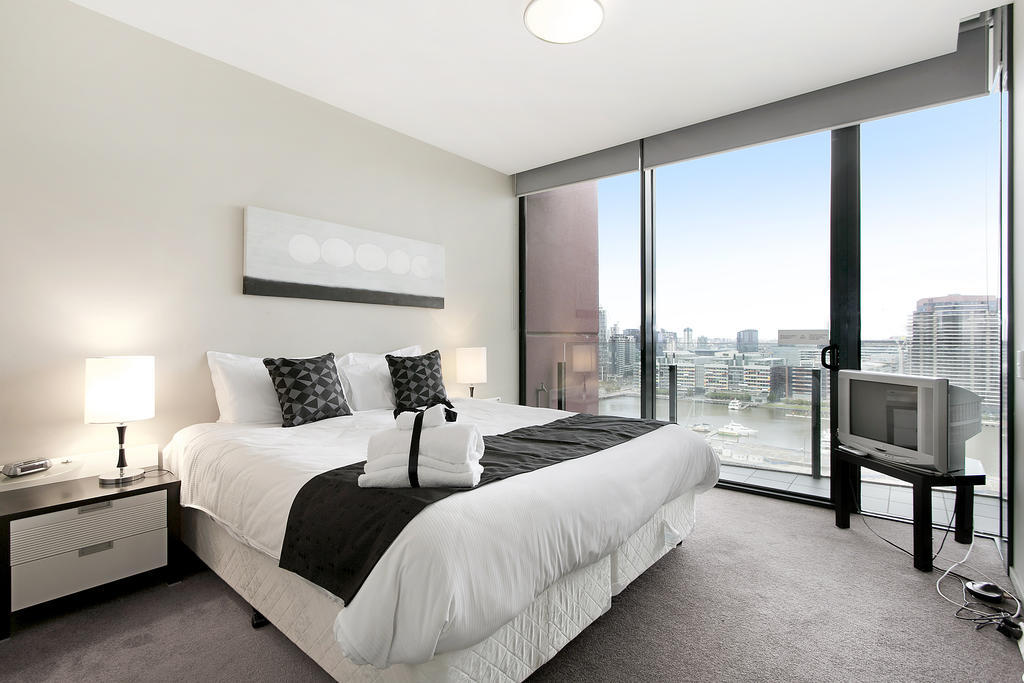 NewQuay Two-Bedroom Two-Bathroom Apartment Marina View
