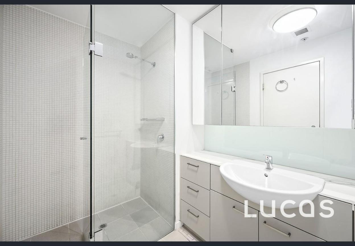NewQuay Two-Bedroom Two-Bathroom Apartment Marina View
