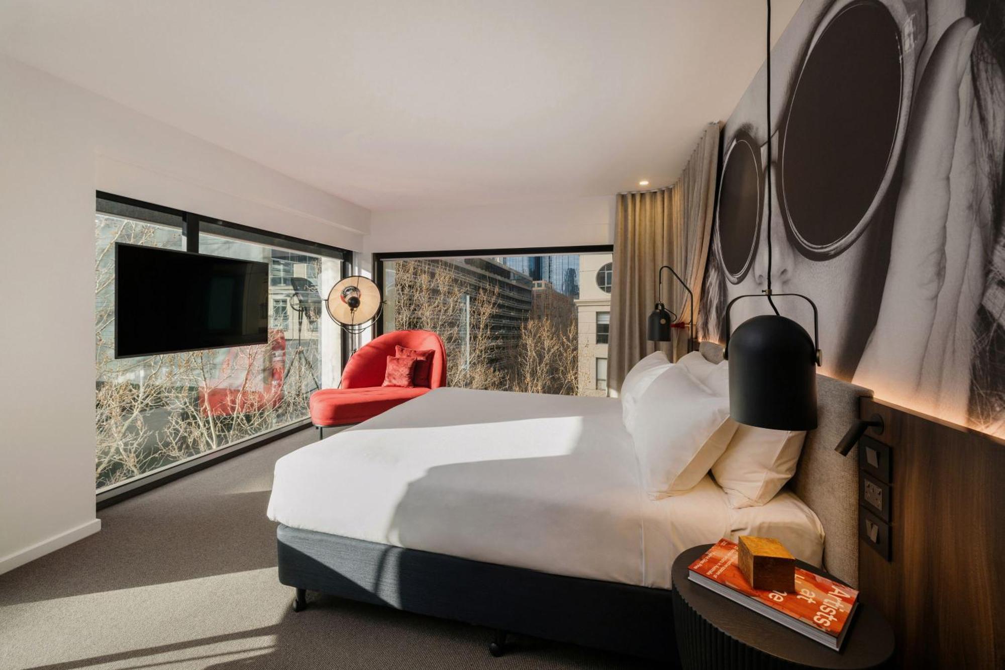 One-Bedroom Suite with Street View