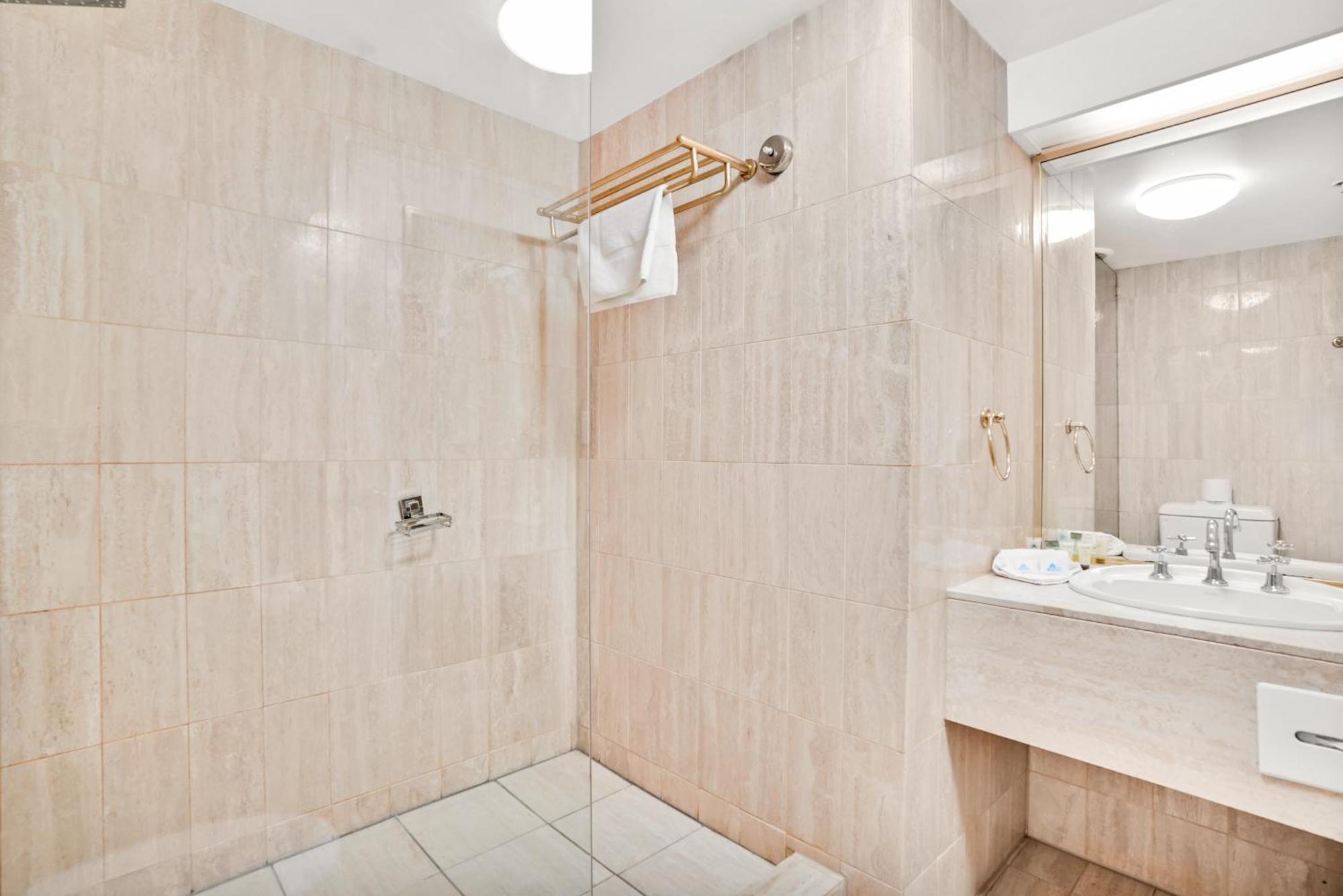 Standard Suite,1565569114:JPEG