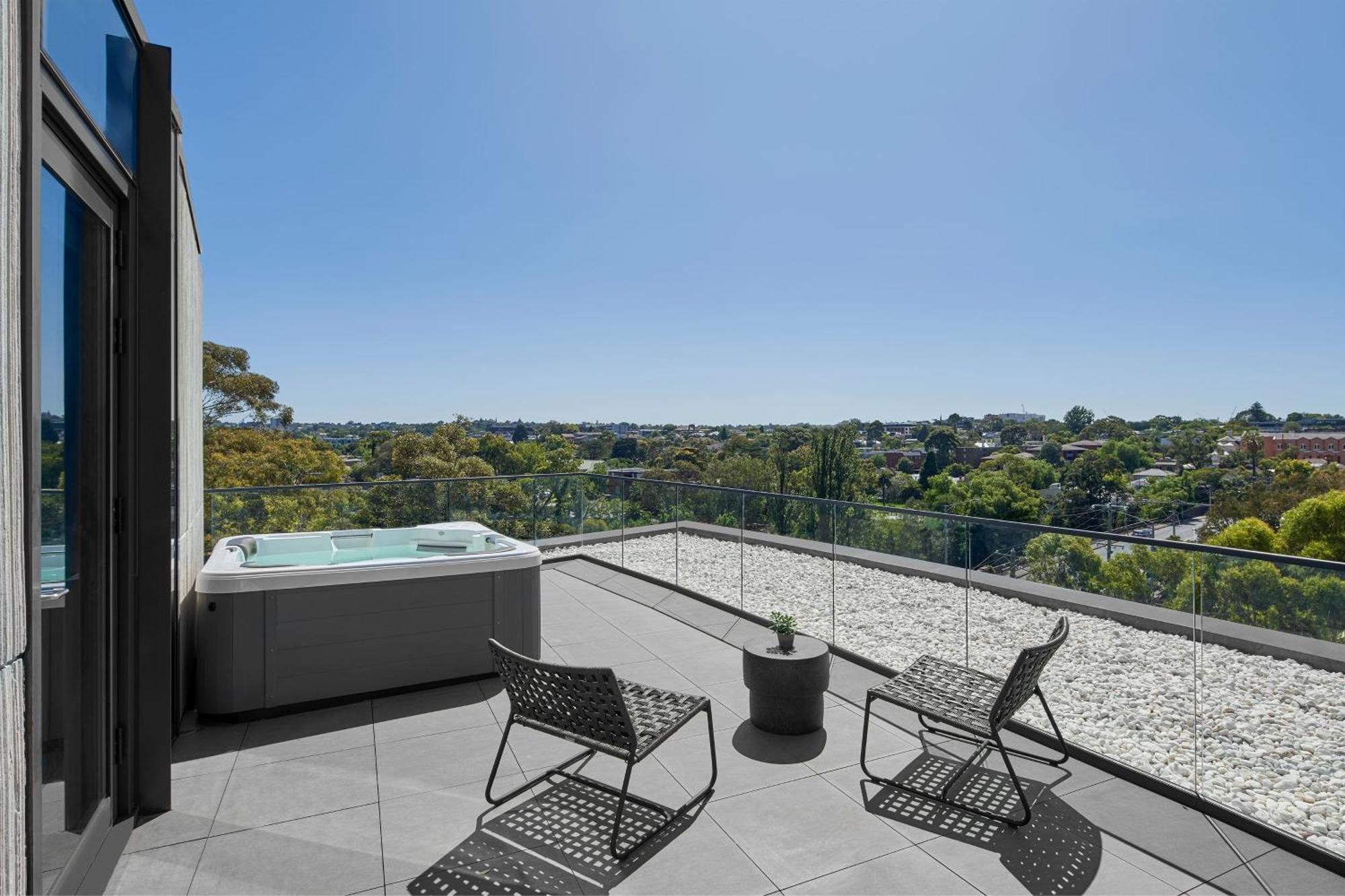 King Spa Room Balcony
