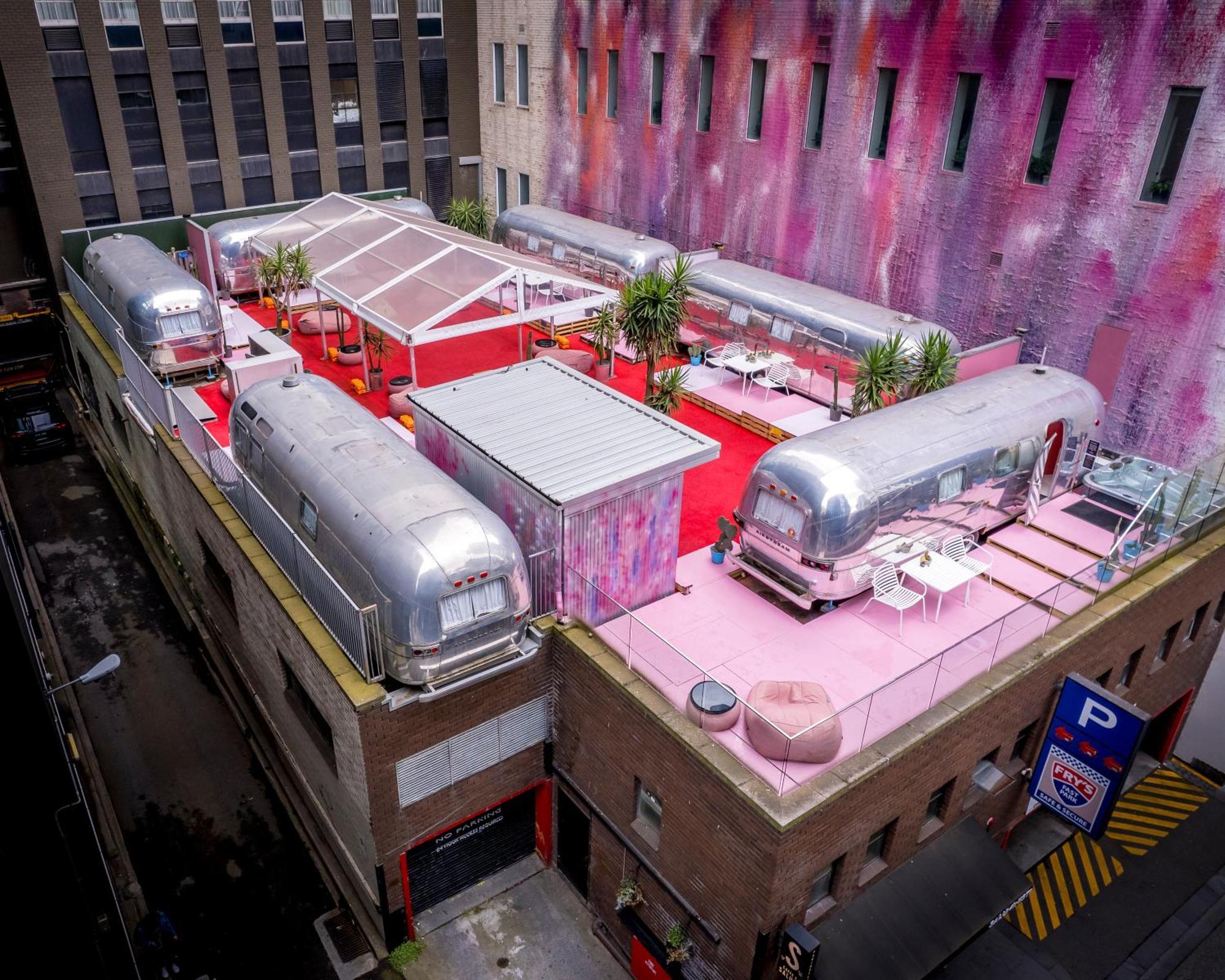 AIRSTREAM Deluxe Queen Room