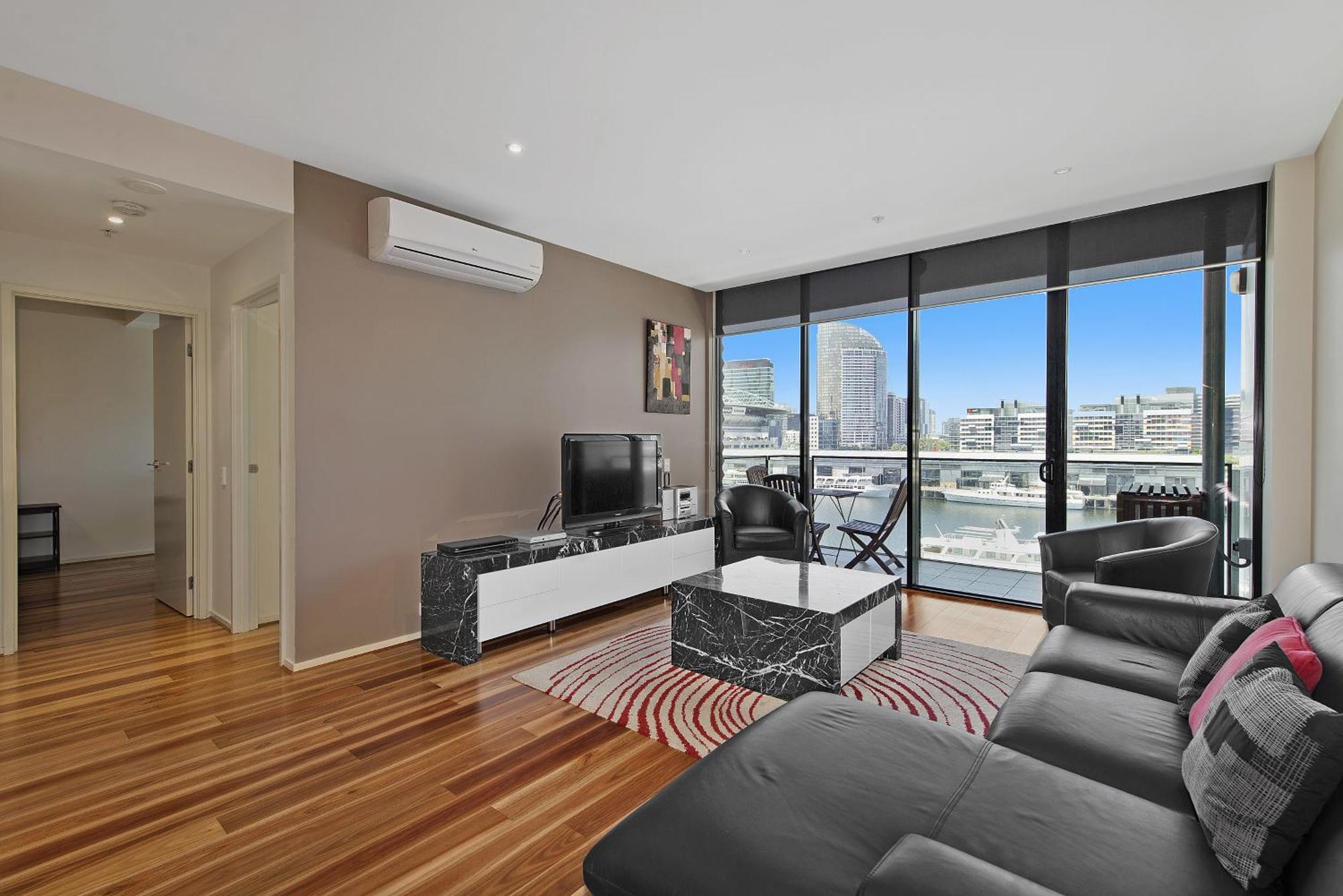 NewQuay Three-Bedroom Apartment
