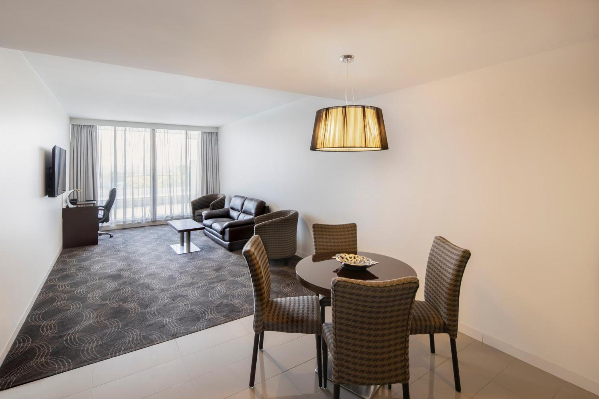 Deluxe One-Bedroom King Apartment with Spa Bath,1641739957:JPEG