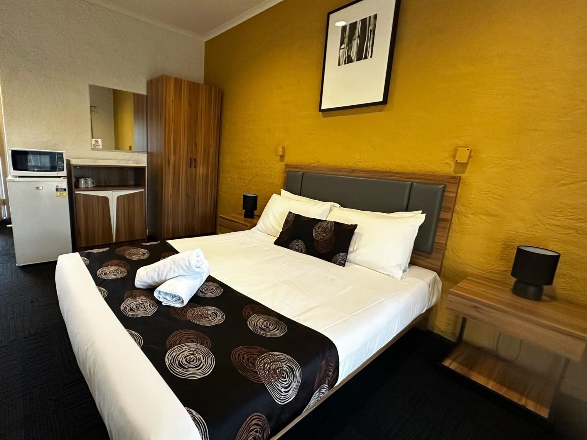 Standard Queen Room