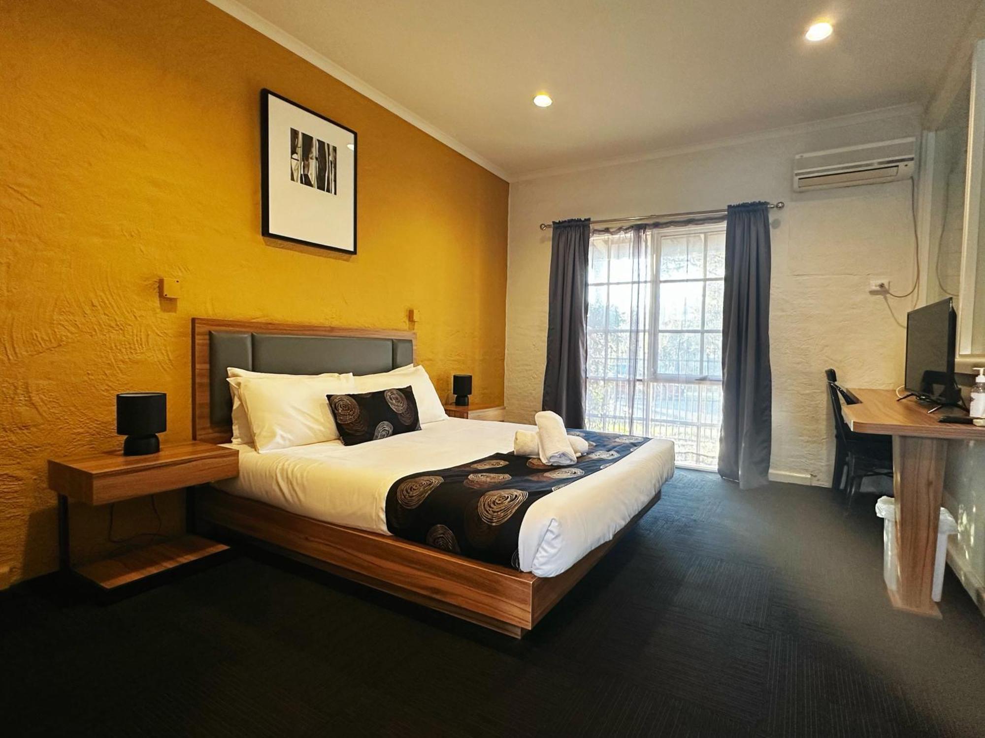 Standard Queen Room