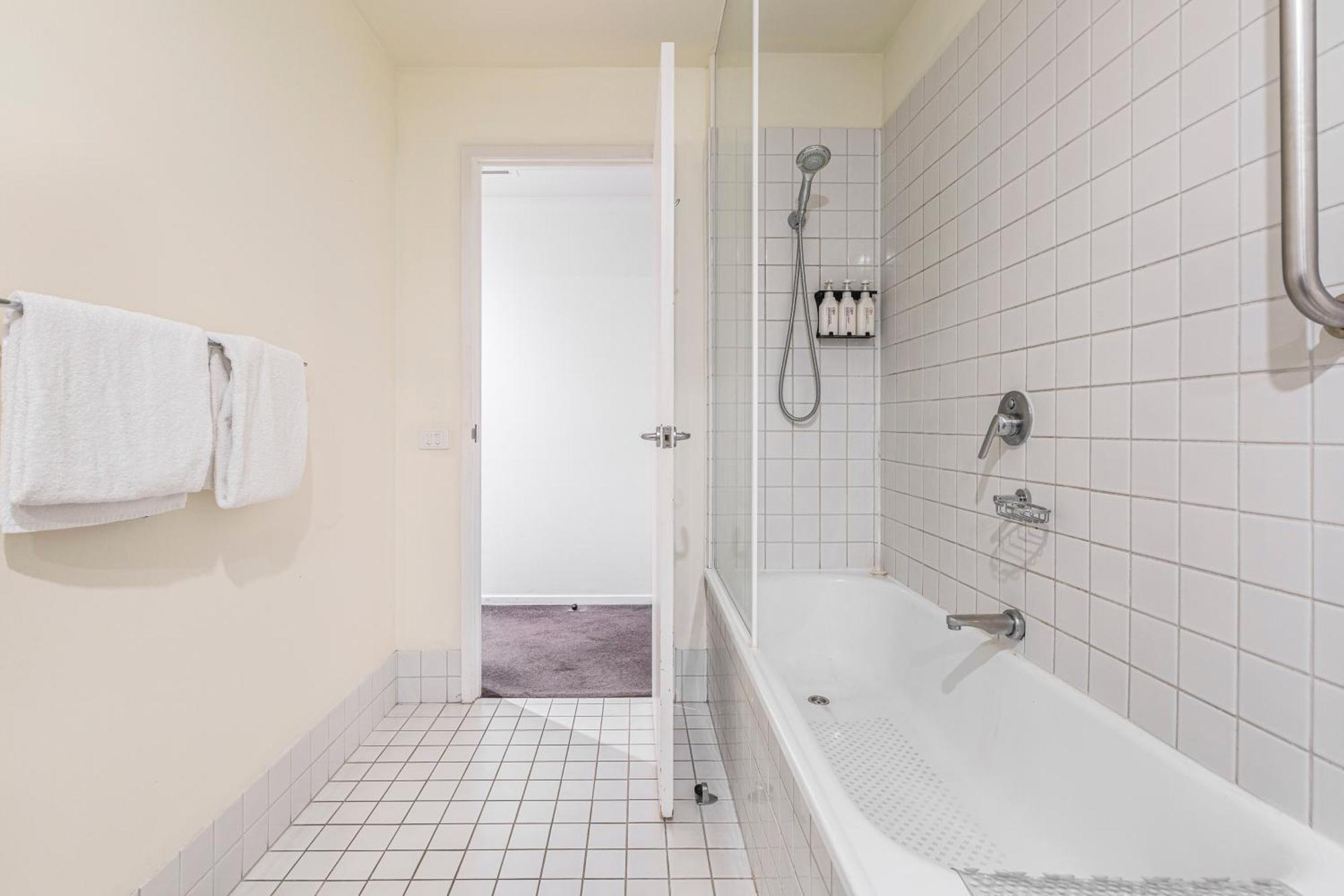 Superior One Bedroom Apartment