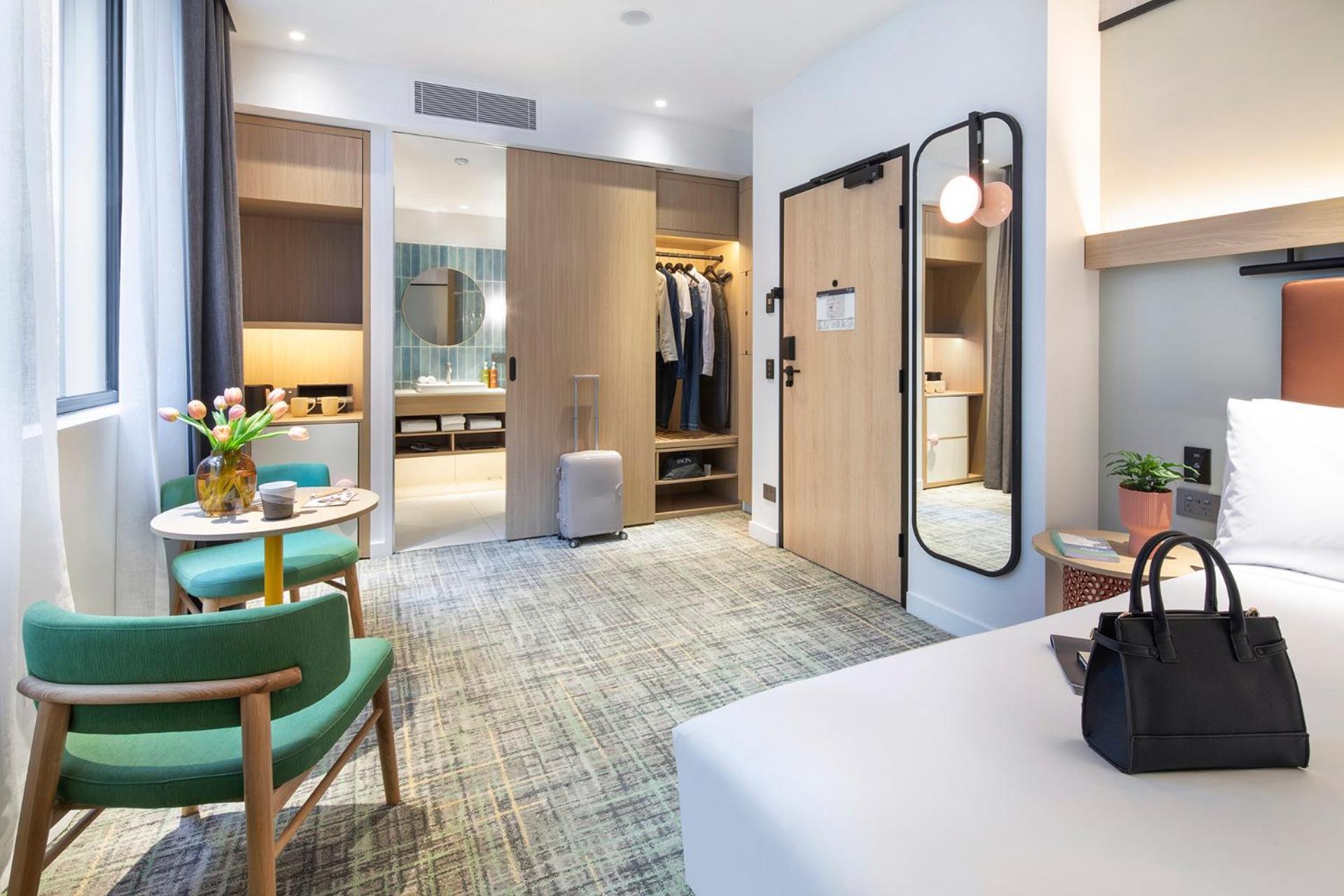 Standard King Room Courtyard View