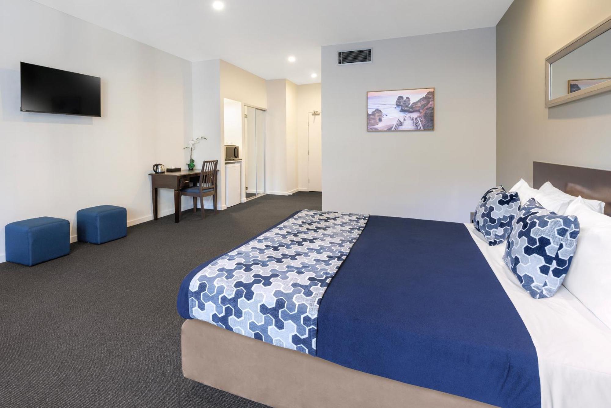 Superior King Room No Housekeeping Service
