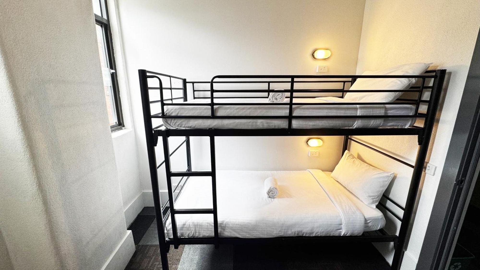Twin Room,1742748943:JPEG