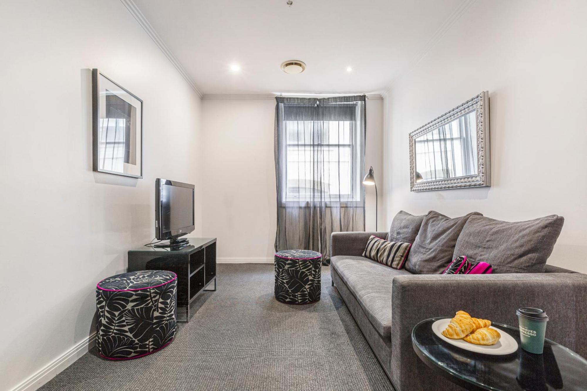 Superior One Bedroom Apartment