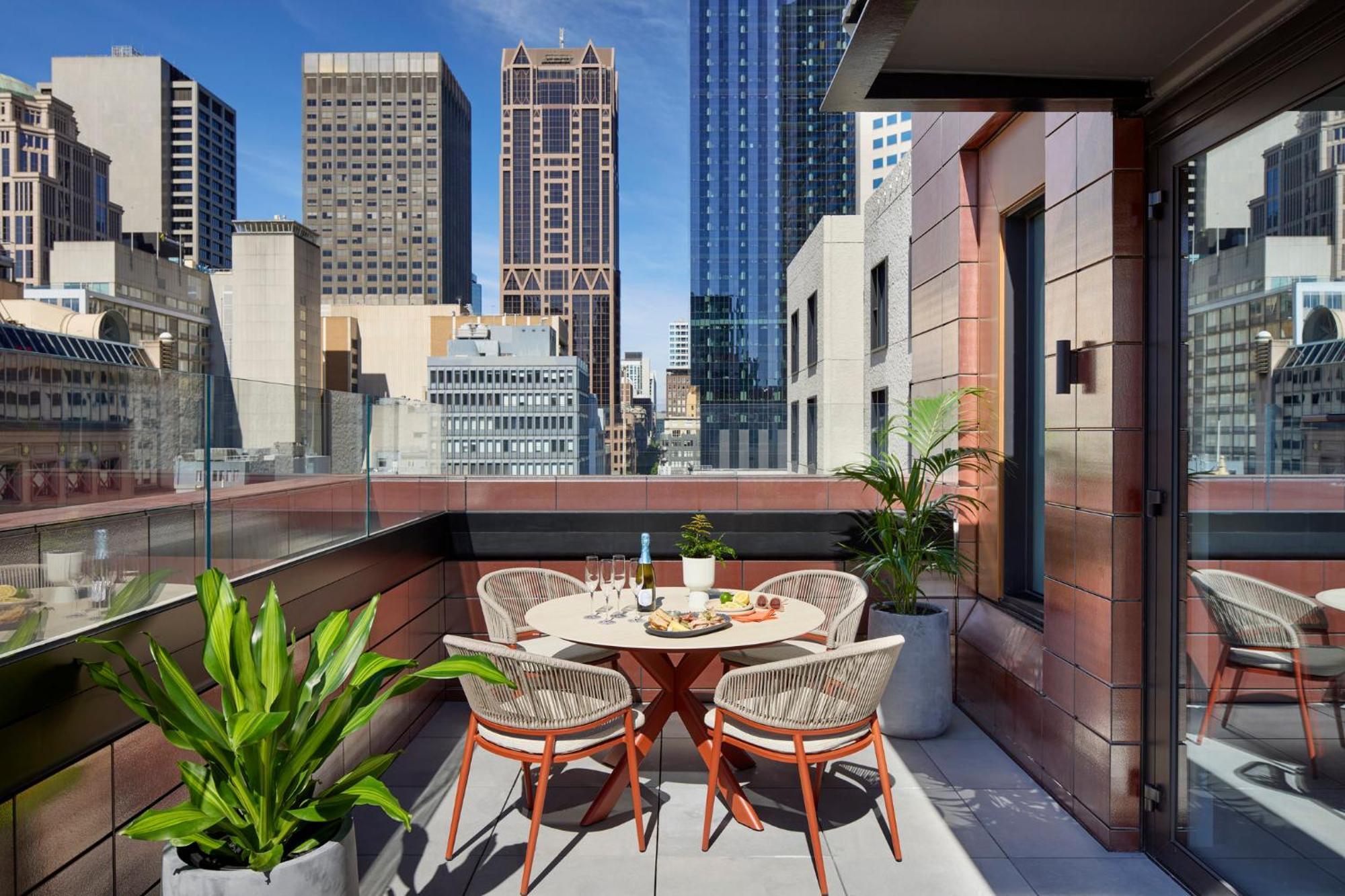 One-Bedroom King Suite City View High Floor
