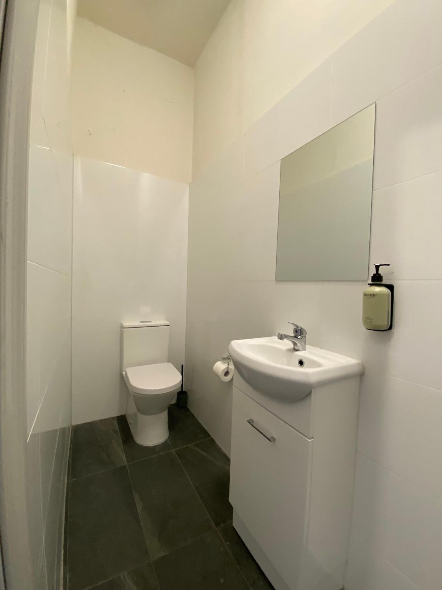 Single Room External Private Bathroom