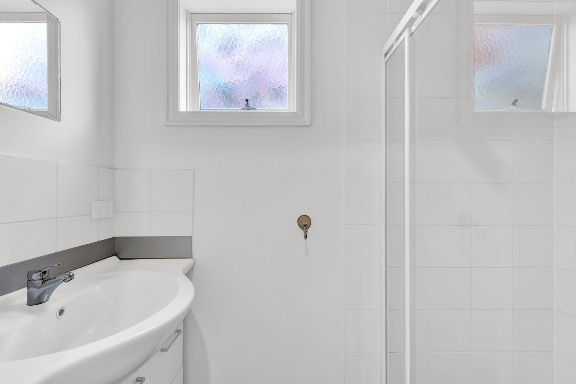 Single Room External Private Bathroom