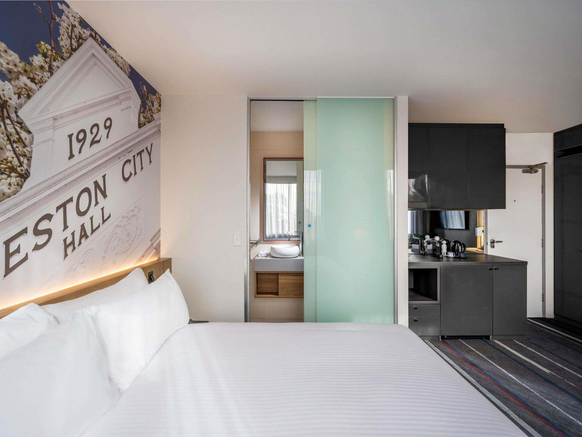 Studio met Queensize Bed en Kitchenette
