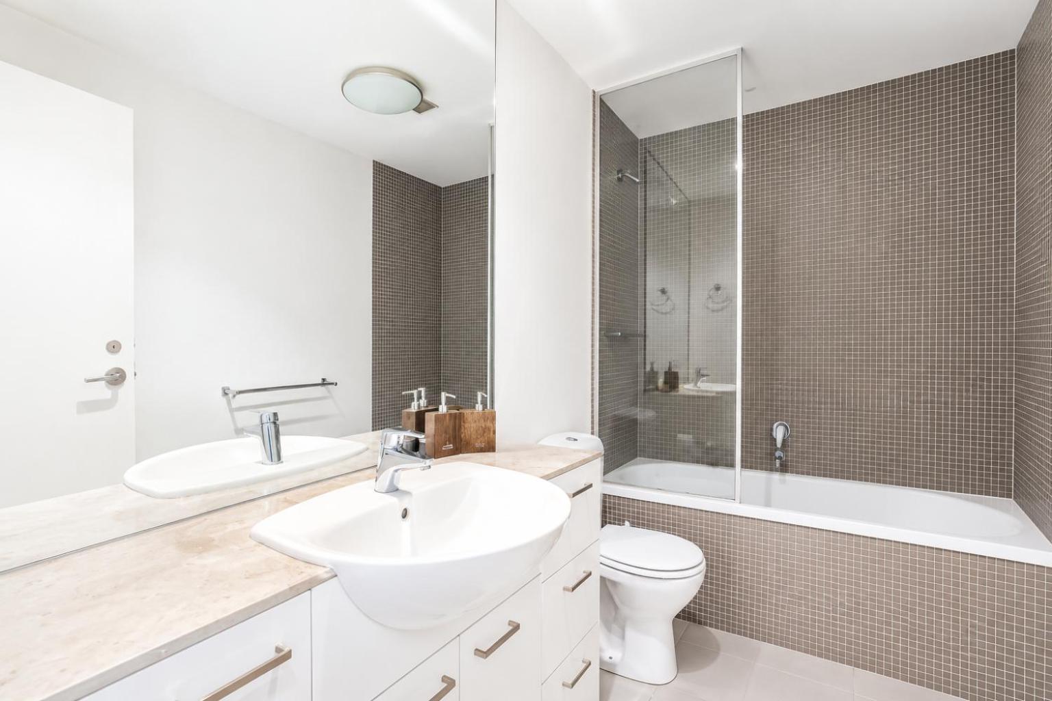 NewQuay Two-Bedroom One Bathroom Apartment