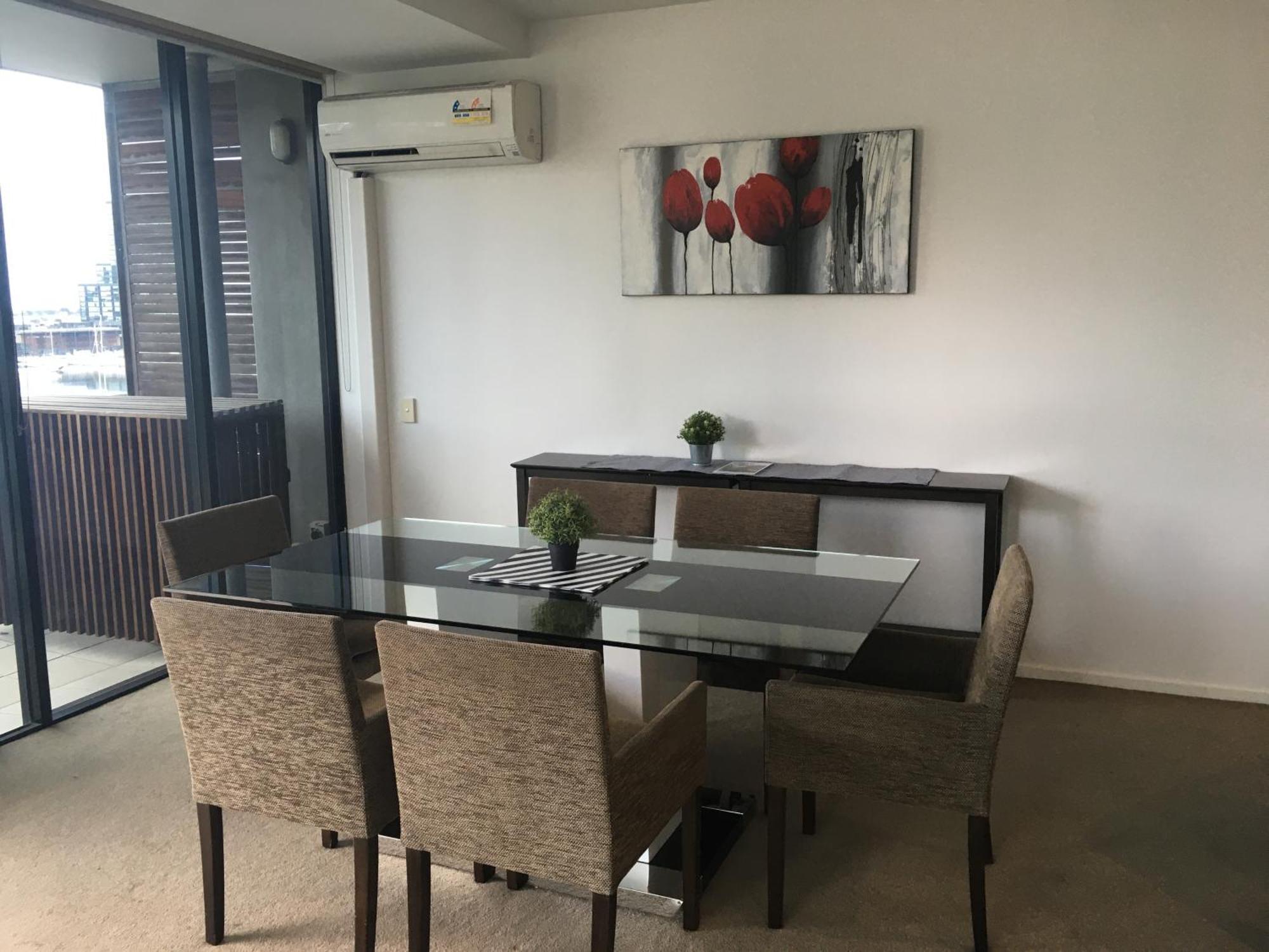 NewQuay Three-Bedroom Apartment