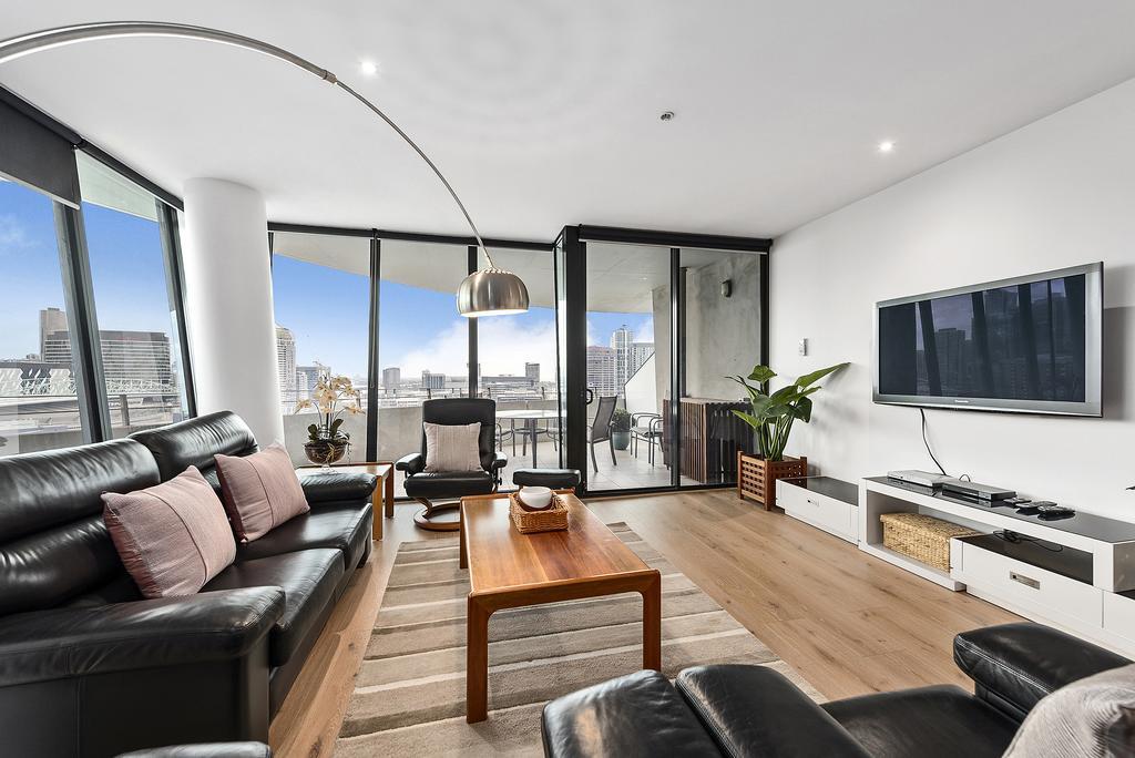 NewQuay Three-Bedroom Apartment Harbour View
