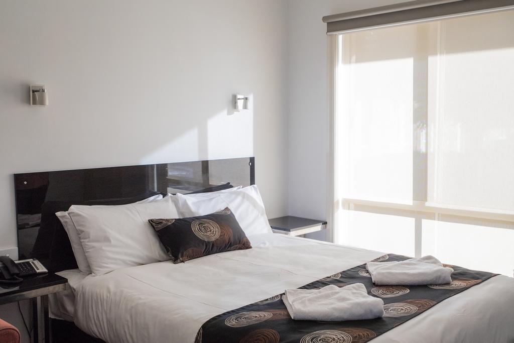 Deluxe Queen Room,993331291:JPEG