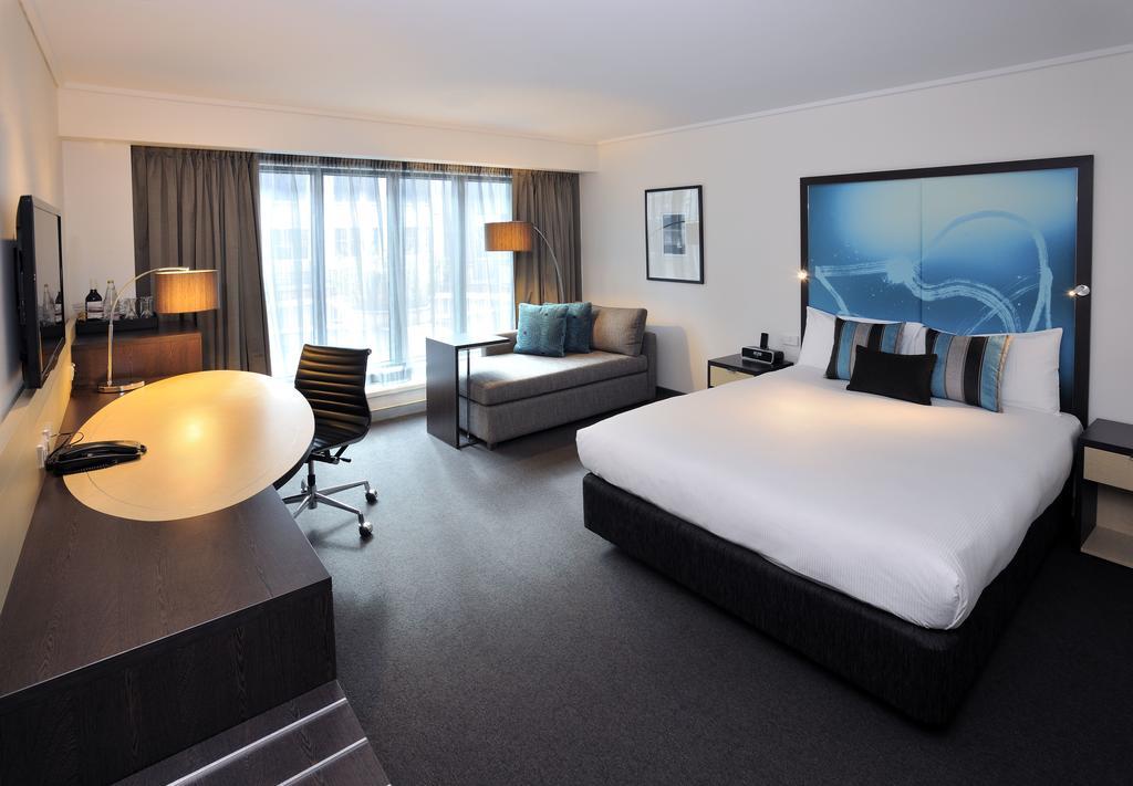 Deluxe Room with King Bed,678735768:JPEG