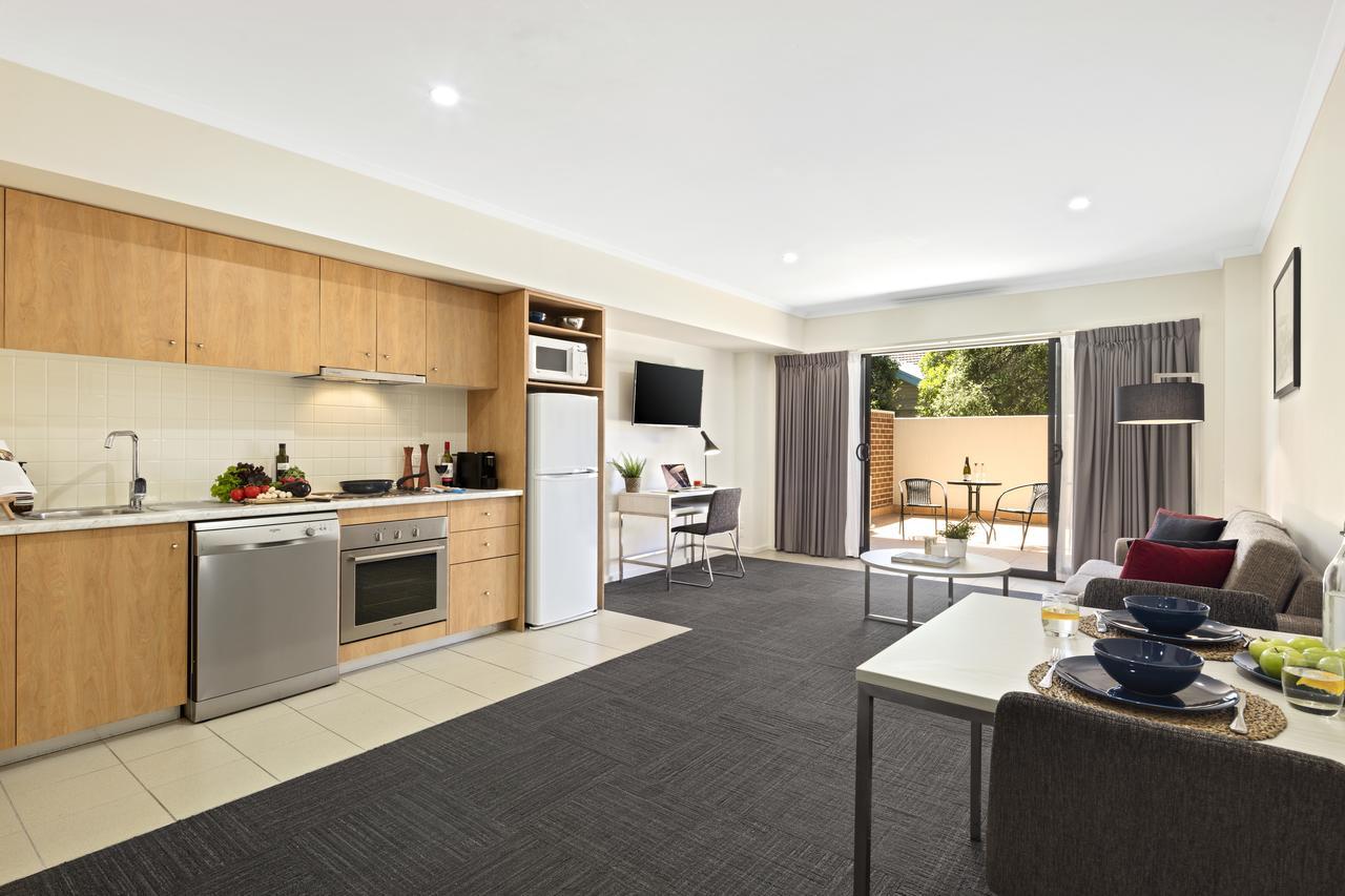 One-Bedroom Apartment Balcony,825722714:JPEG