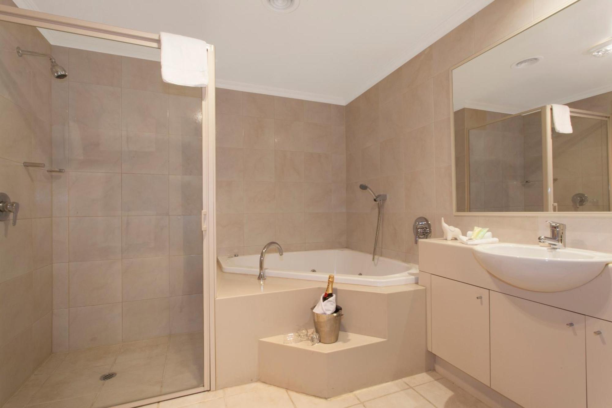 Suite Spa Bath