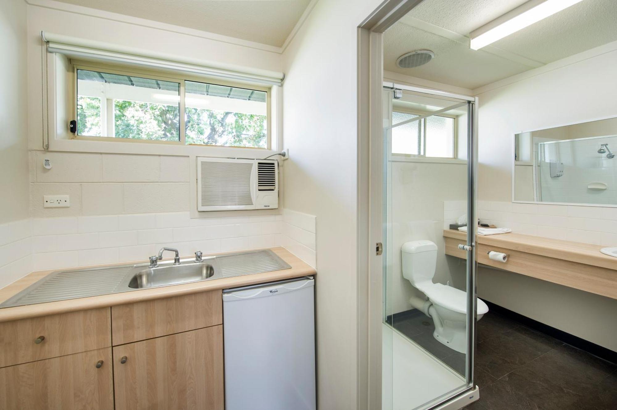 Quarto Econômico com 2 Camas de Solteiro