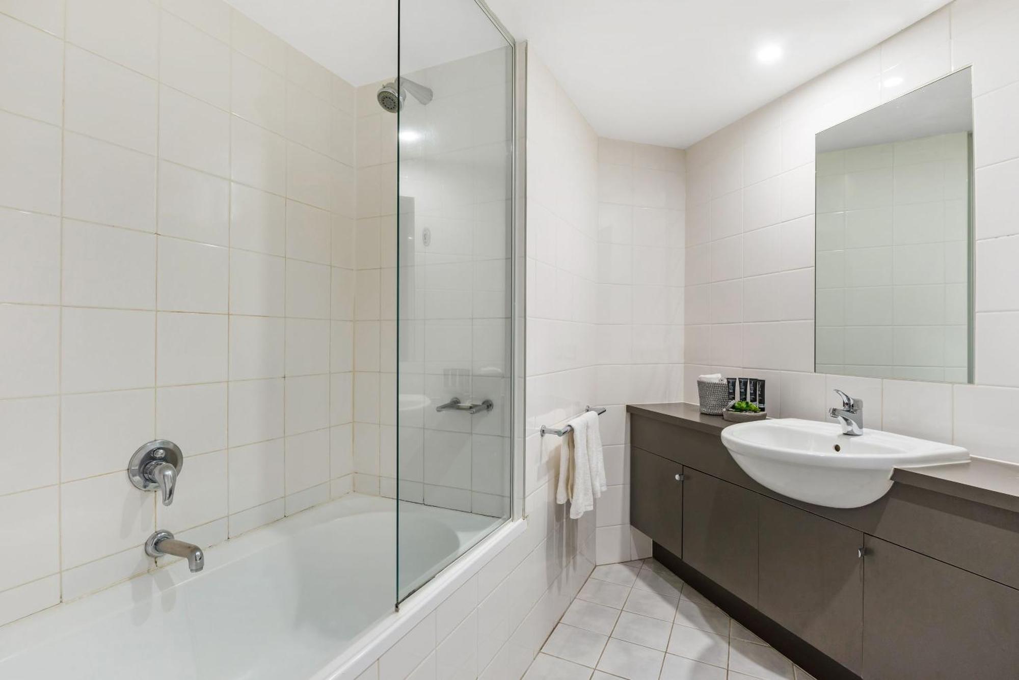 Two-Bedroom Apartment,982066240:JPEG