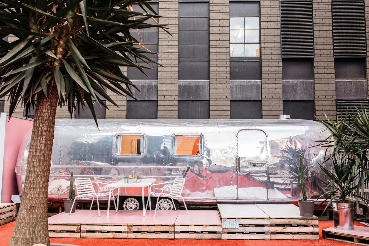 AIRSTREAM Deluxe Queen Room