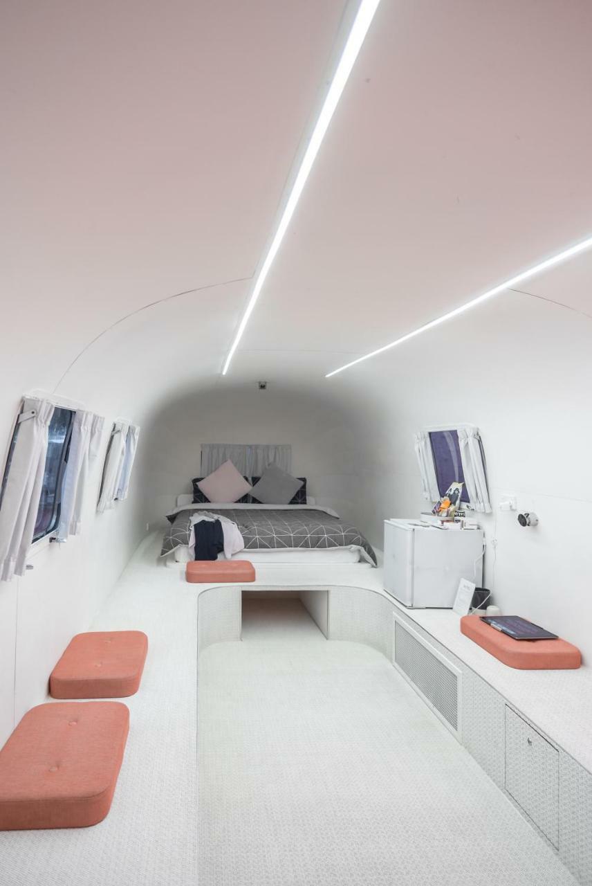 AIRSTREAM Deluxe Queen Room