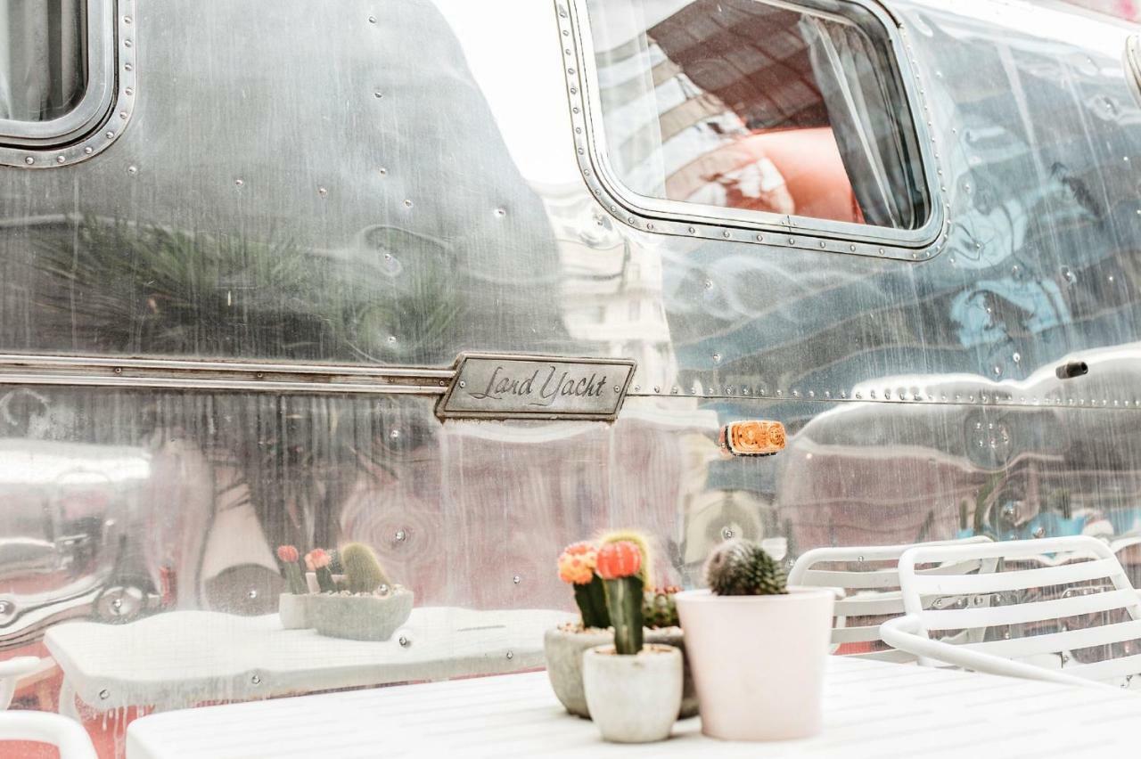 AIRSTREAM Deluxe Queen Room