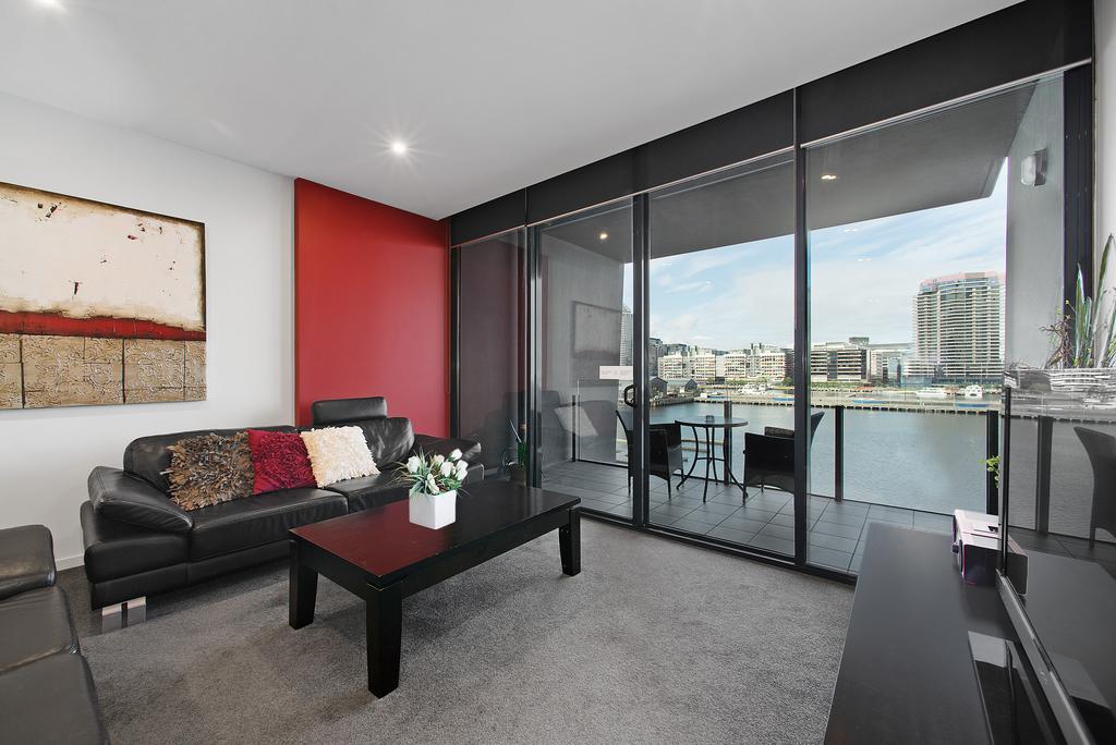 NewQuay Two-Bedroom Two-Bathroom Apartment Marina View
