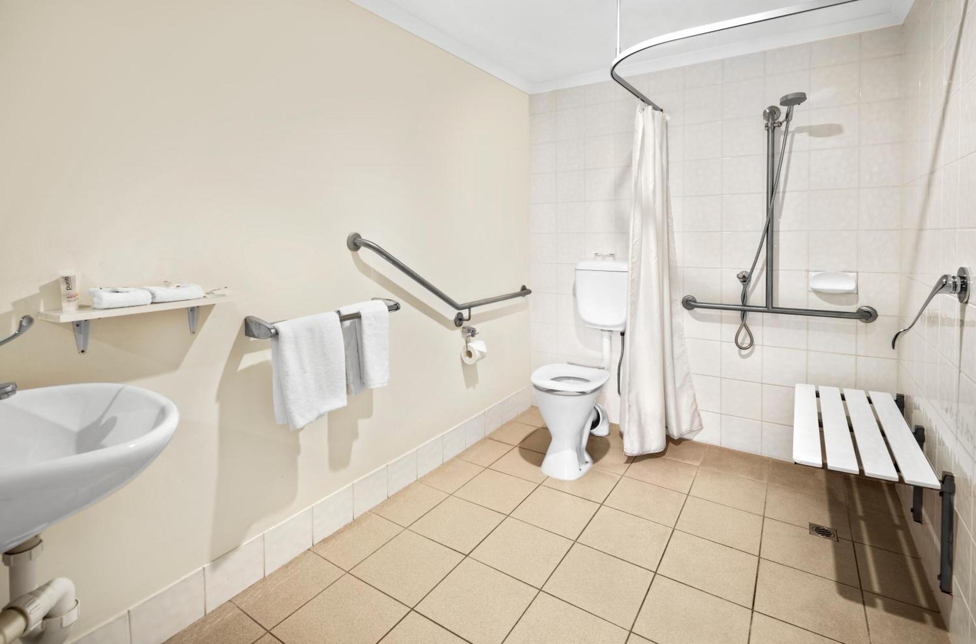 Two-Bedroom Apartment Accessible,825722111:JPEG