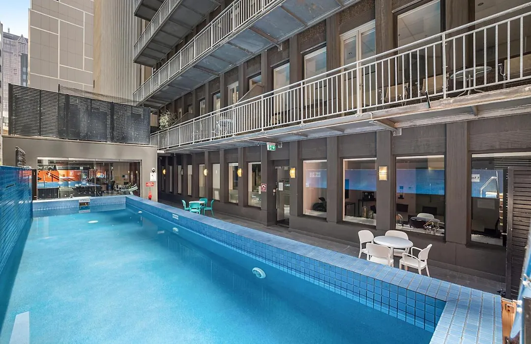 Melbourne Cbd Apartment With Gym Near Shops-1
