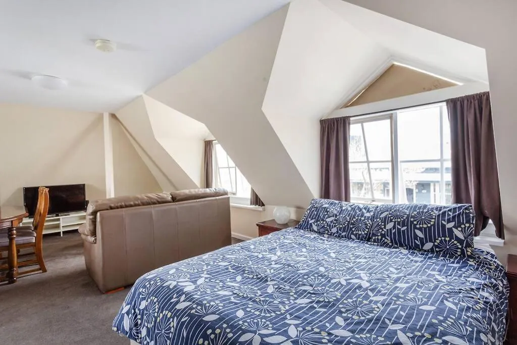Upstairs Studio Apartment With Street Access-1