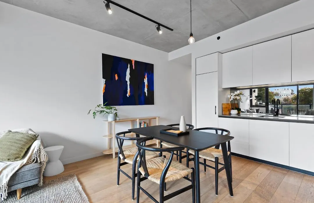 Sleek And Convenient - Close To Mcg & Swan St-1