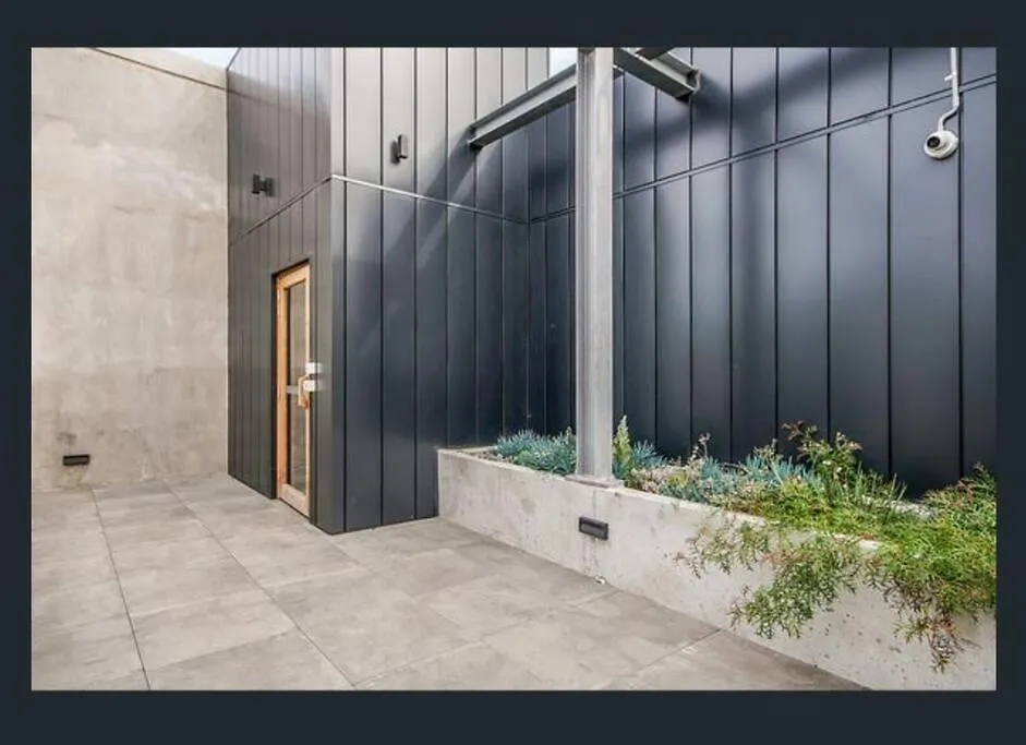 Modern& New 2 Bedroom And 2 Bath Building-1