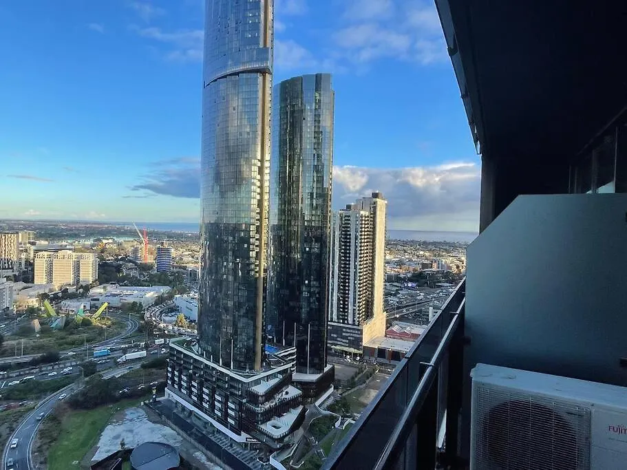 Lux 3 Bedroom Apartment In Southbank-1