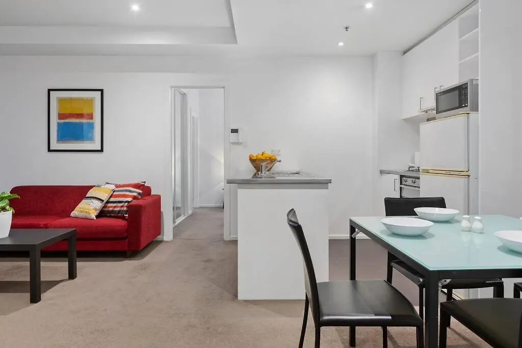 Astral Apartments. Spacious 2 Bed, 2 Bath Apartment In A Great Location.-1