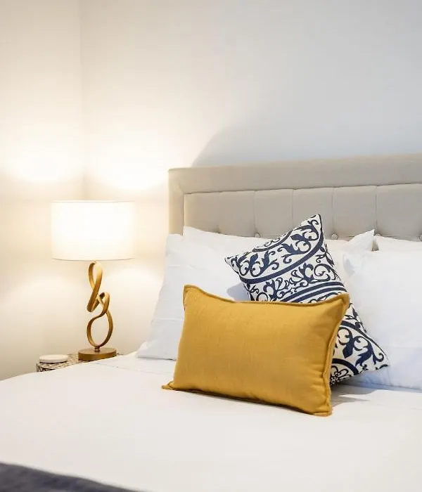 Vogue Lifestyle Apartment In The Sky-1