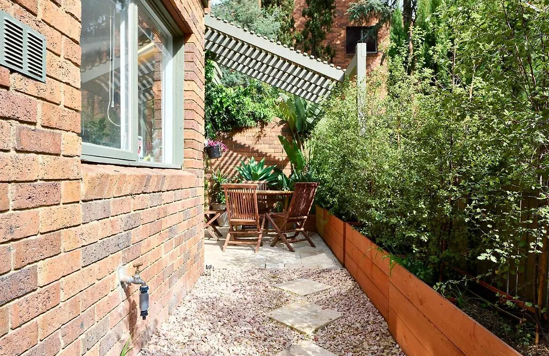 Inner City Pet-Friendly Cottage / Carlton, Vic-1