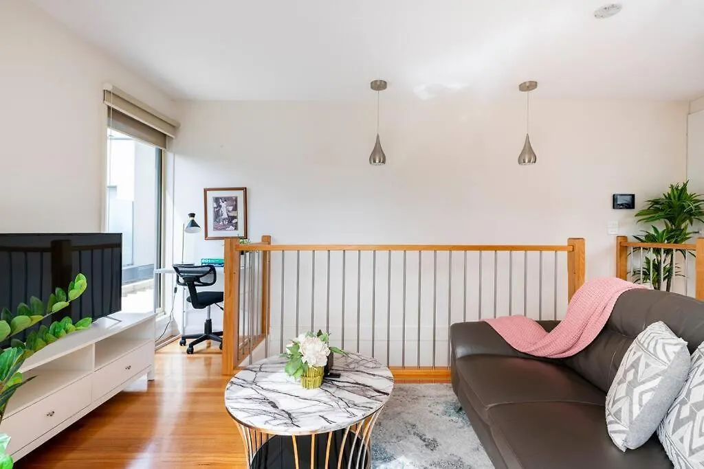 Design/Bright/Cosy Townhouse Between Airport &City-1