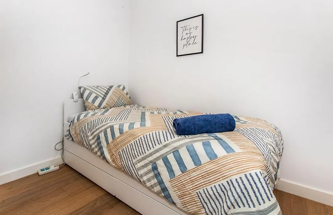 Cozy Loft Style 1 Bed Apt In North Mel-1
