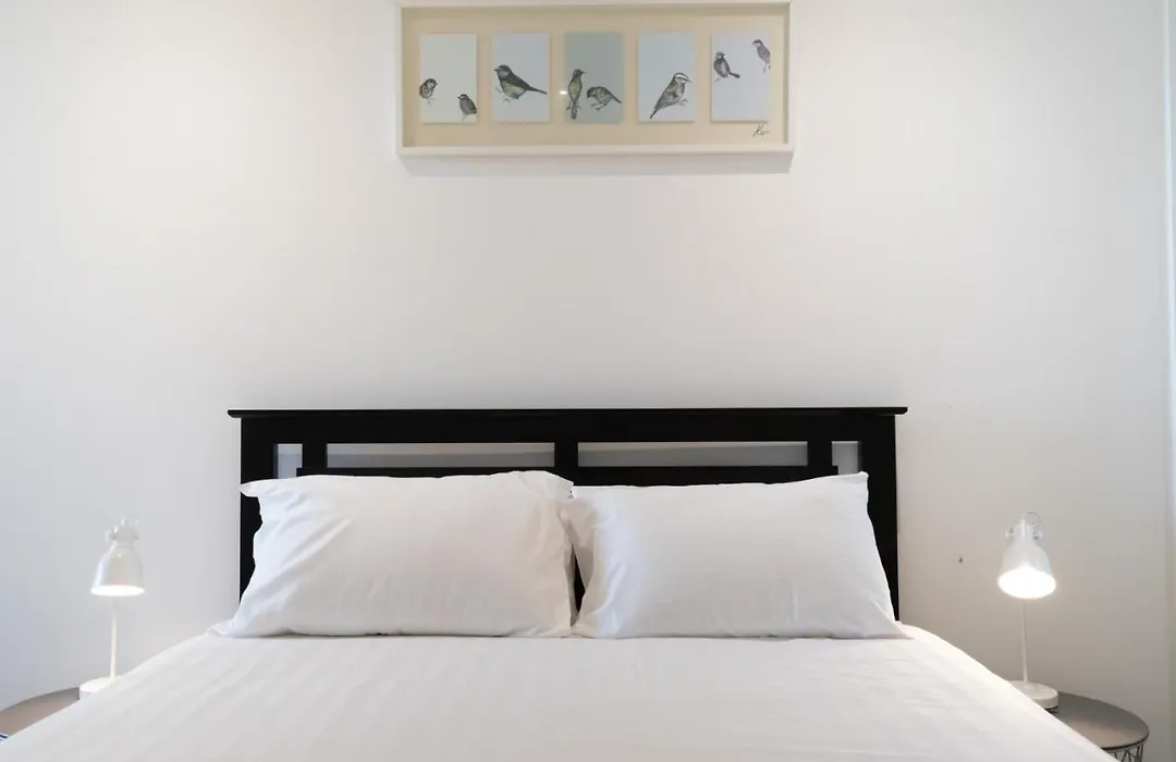 2 Bedroom Cbd Living With Pool, Gym & Tennis Court-1