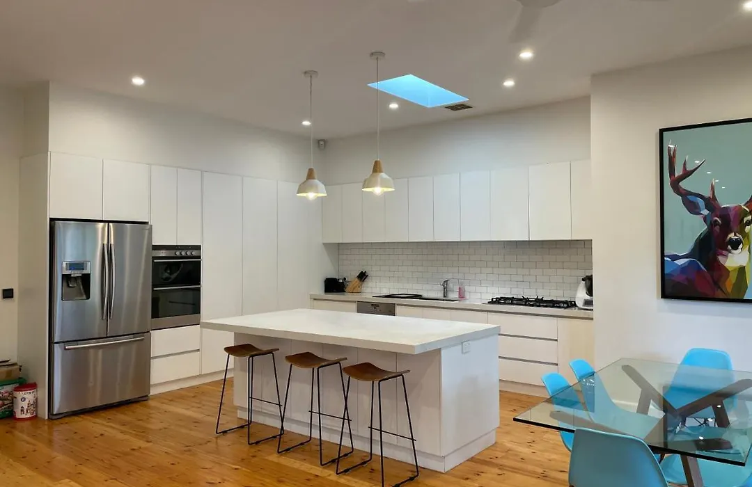 Stunning 4 Bedroom Home With Spa-1
