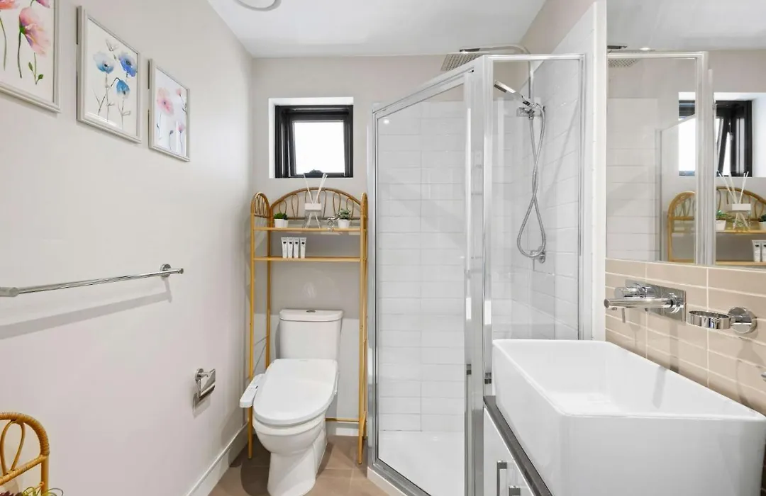 Sublime 2-Bed Apartment Near Queen Victoria Market-1