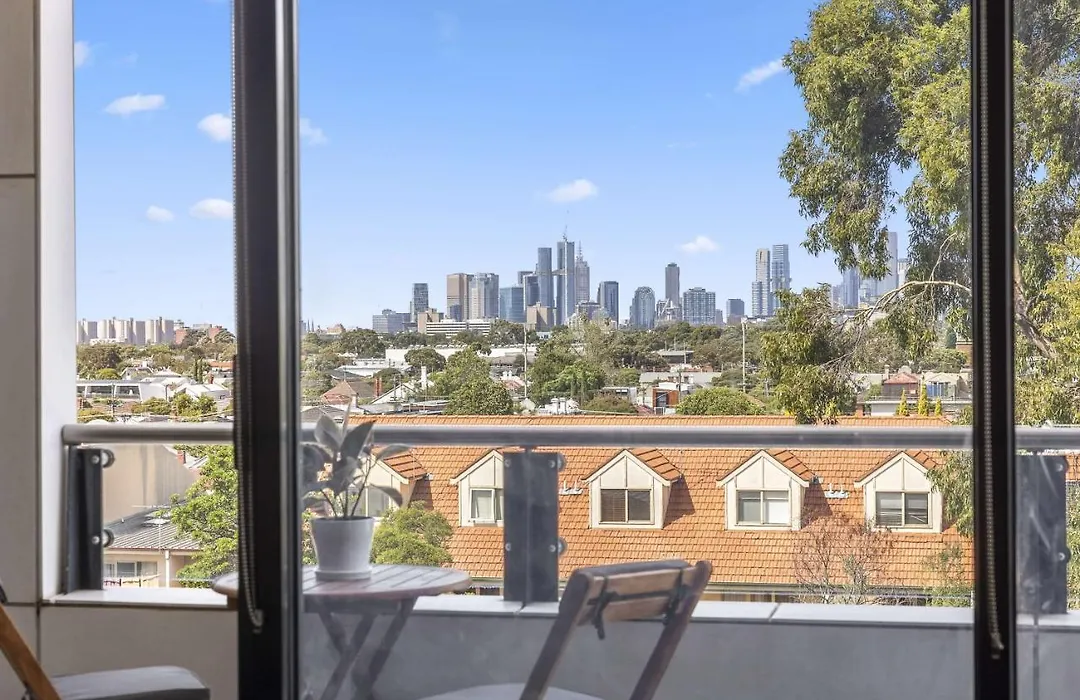 Modern Brunswick Apartment With City Views-1